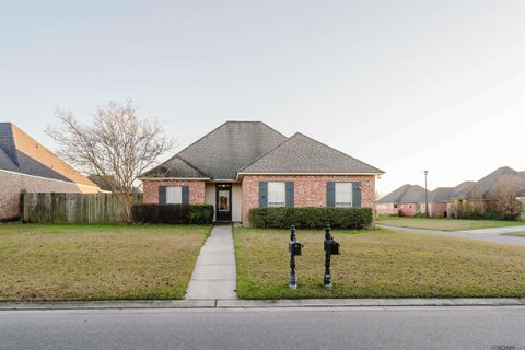 Homes For Sale - 40417 Cross Creek<br/> Ascension County, Gonzales, LA 70737