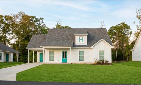 Homes For Sale - 7655 Kristene Ave<br/> Zachary, LA 70791