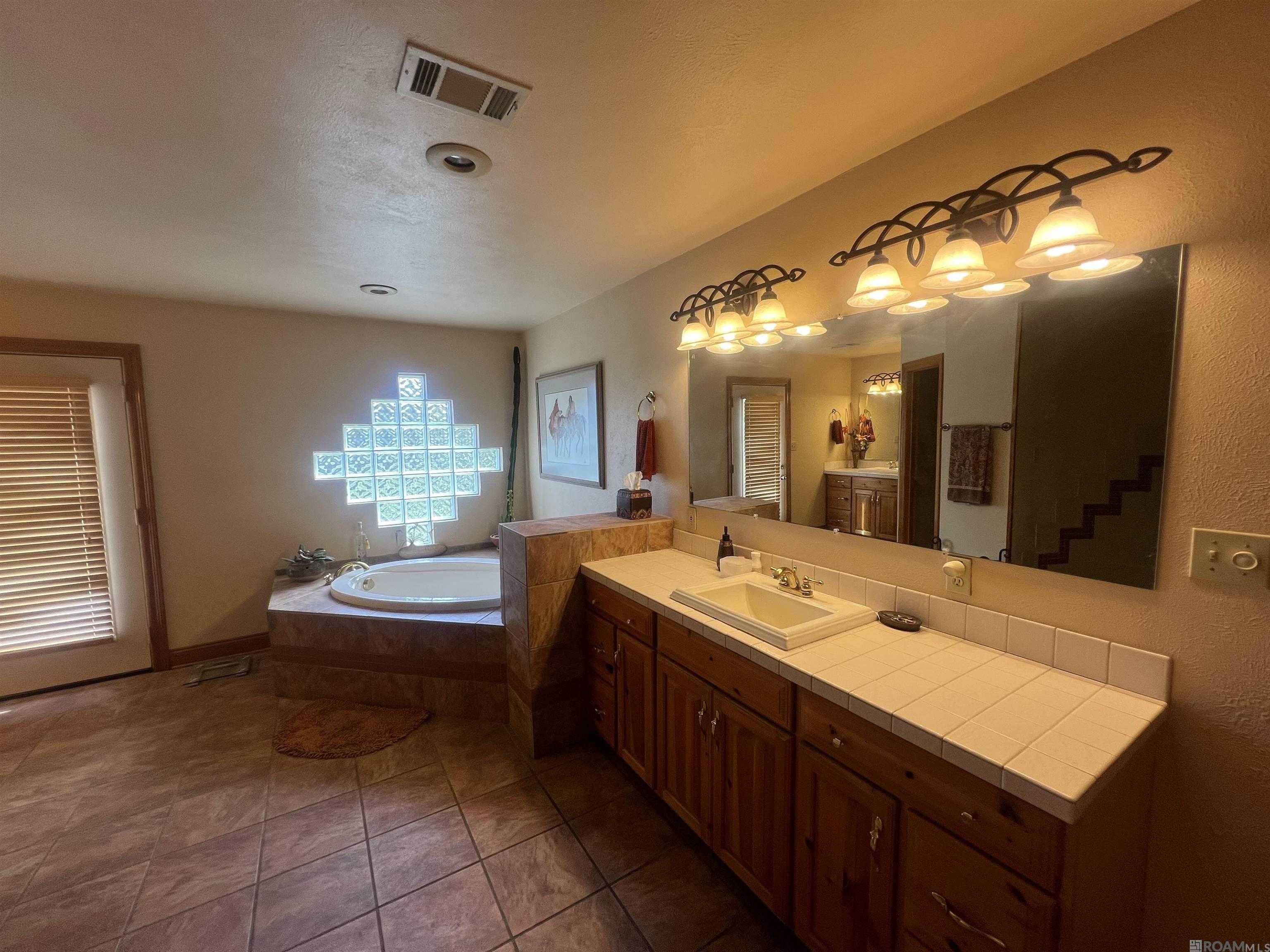 St Francisville, Louisiana, 70775, United States, 3 Bedrooms Bedrooms, ,2 BathroomsBathrooms,Residential,Active,2041573