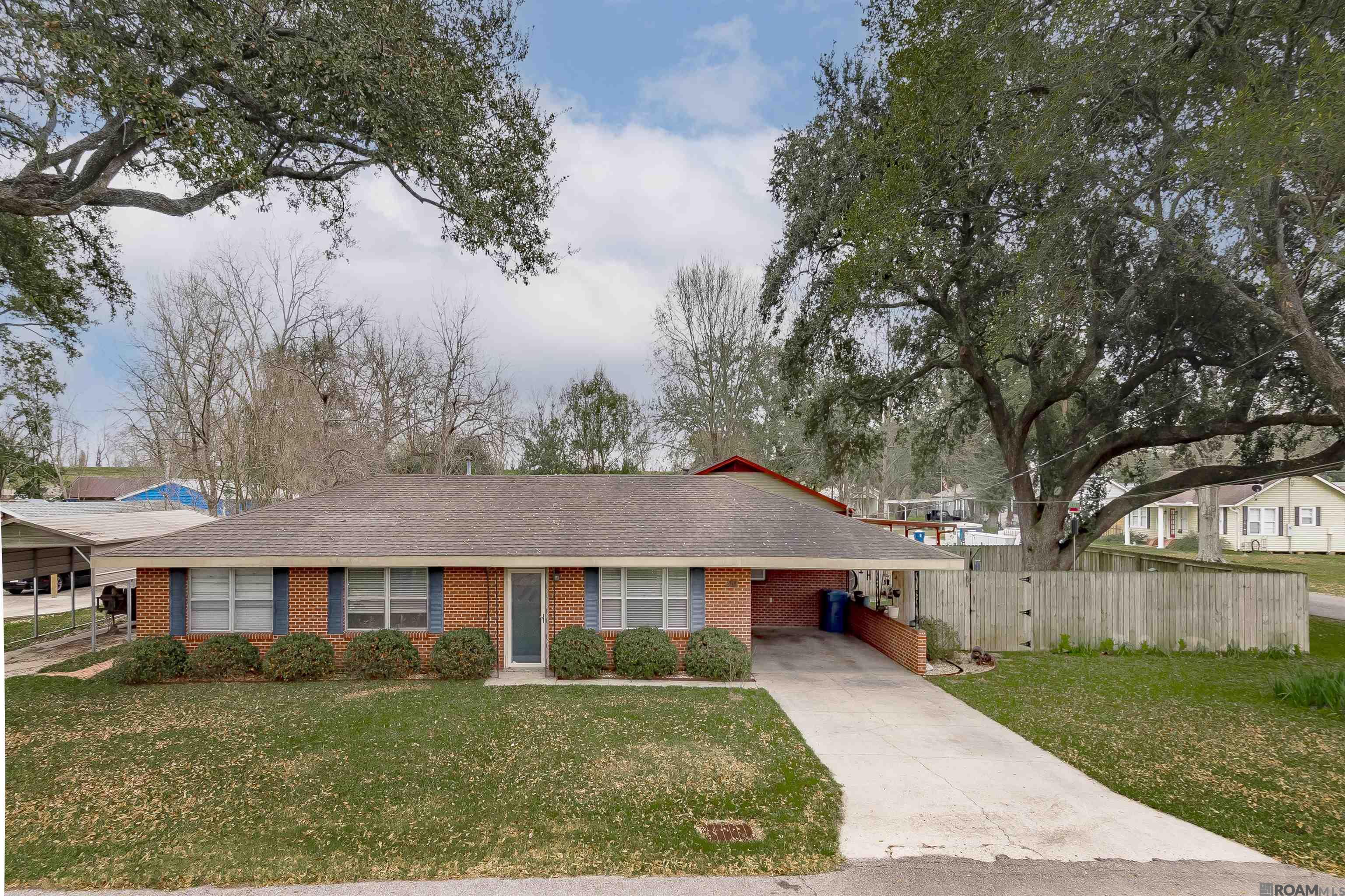 310 Pine St, Port Allen, Louisiana image 1