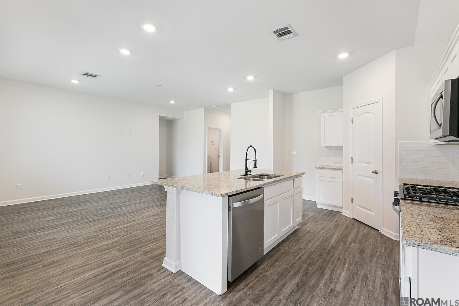 7796 Joe Lynn Trails, Denham Springs, Louisiana image 3