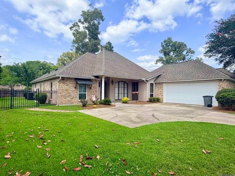 Homes For Sale - 18945 Poujeaux Ave<br/> Baton Rouge, LA 70817