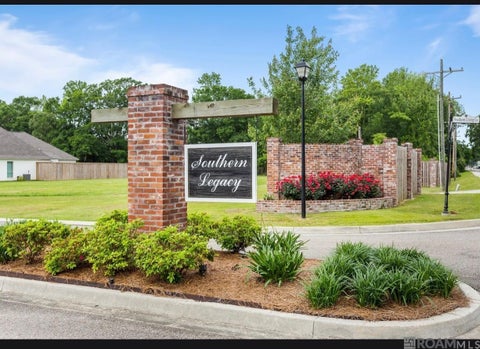 Homes For Sale - 1146 Southern Living Ln<br/> Denham Springs, LA 70726