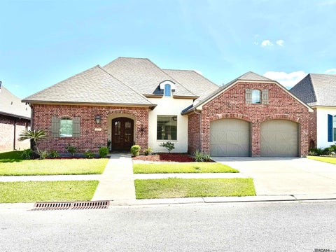 Homes For Sale - 111 Spring View<br/> Youngsville, LA 70592