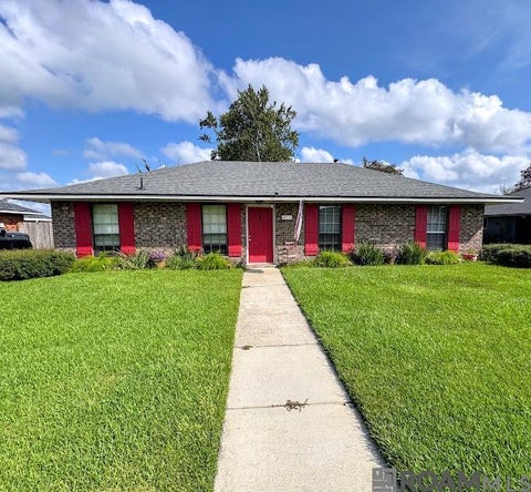 Homes For Sale - 40110 La Rochelle Rd<br/> Prairieville, LA 70769