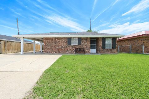 Homes For Sale - 107 Fairmont Dr<br/> Houma, LA 70360