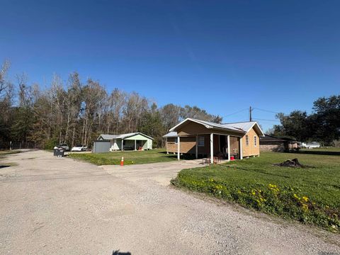 Homes For Sale - 11084 Dave Miller Dr<br/> Geismar, LA 70734