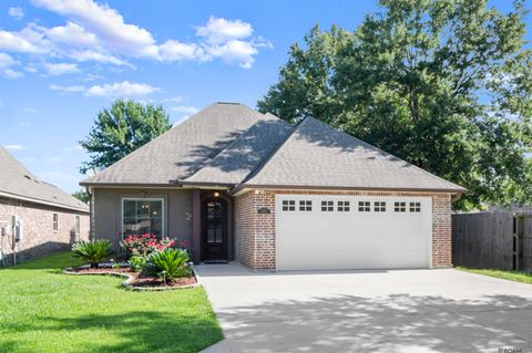 Homes For Sale - 9483 Wyndham Way<br/> Denham Springs, LA 70726