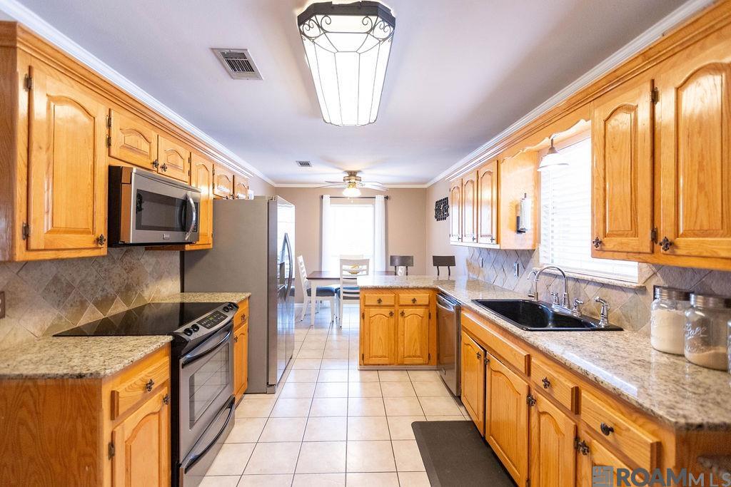 34750 Blades Dr, Denham Springs, Louisiana image 2