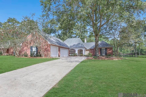 Homes For Sale - 18141 Rolling Wood Dr<br/> Baton Rouge, LA 70817
