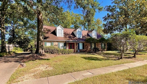 Homes For Sale - 11019 Goodwood Blvd<br/> Baton Rouge, LA 70815