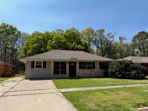 Homes For Sale - 11121 Cypress Dale Ave<br/> Baton Rouge, LA 70807
