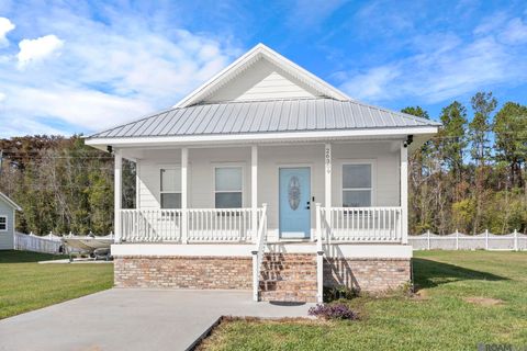 Homes For Sale - 26309 Riverscape Dr<br/> Springfield, LA 70462