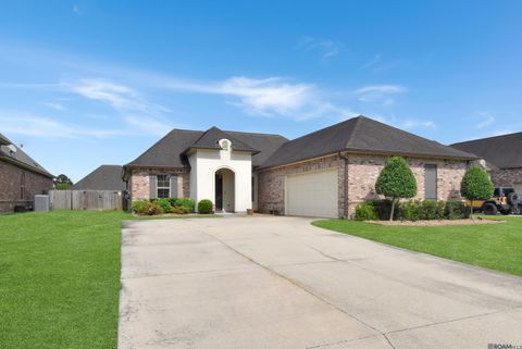 Homes For Sale - 16410 Winborne Blvd<br/> Ascension County, Prairieville, LA 70769