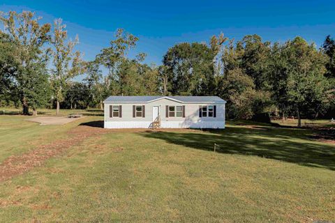 Homes For Sale - 8693 Lebeau St<br/> Pointe Coupee County, Livonia, LA 70755