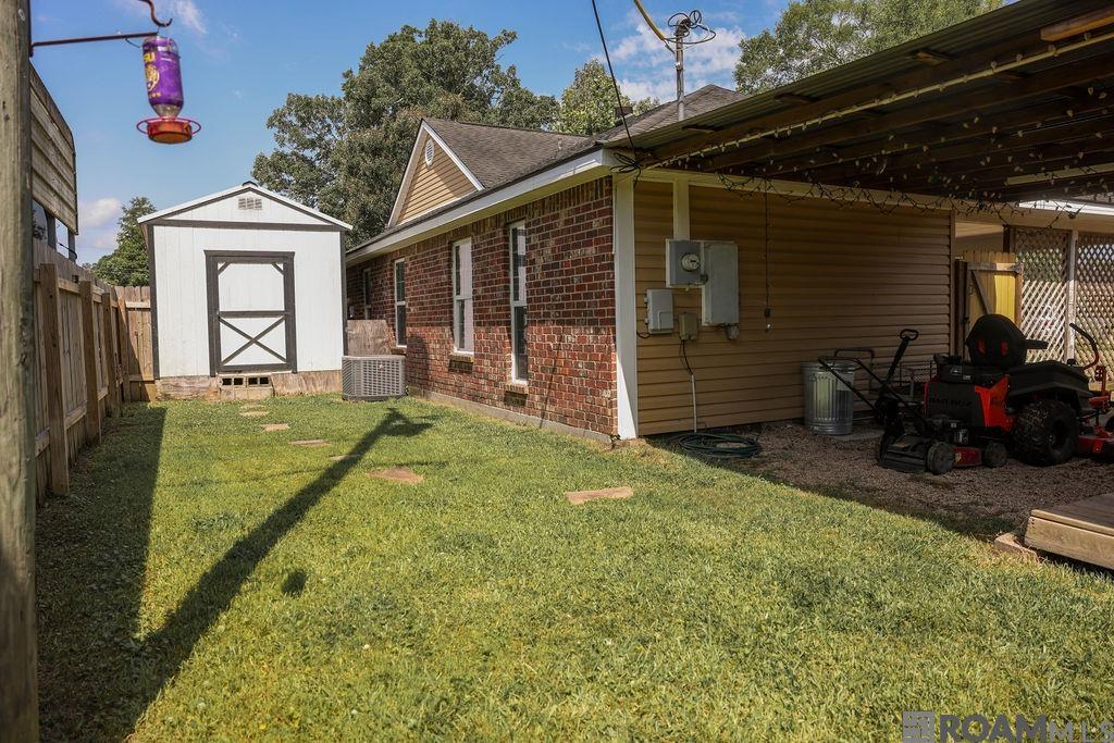 7445 Lynda Lee Dr, Denham Springs, Louisiana image 9