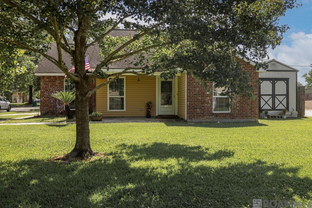 7445 Lynda Lee Dr, Denham Springs, Louisiana image 2