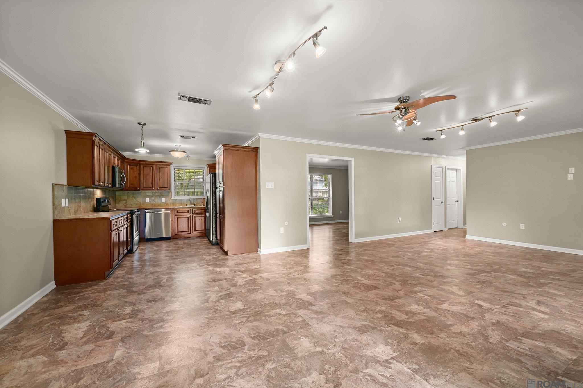10816 Fieldcrest Dr, Baton Rouge, Louisiana image 2