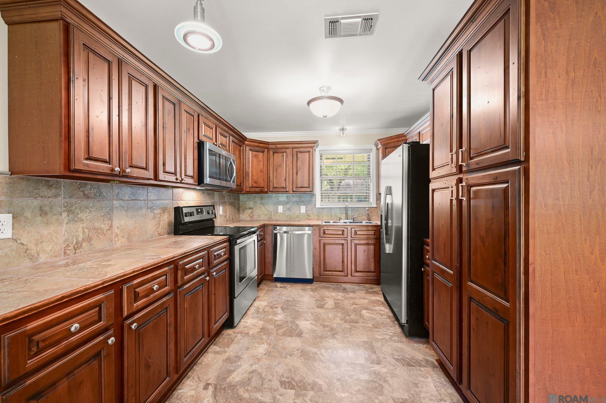 10816 Fieldcrest Dr, Baton Rouge, Louisiana image 3