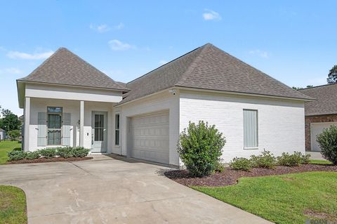 Homes For Sale - 11687 Hideaway St<br/> Denham Springs, LA 70726