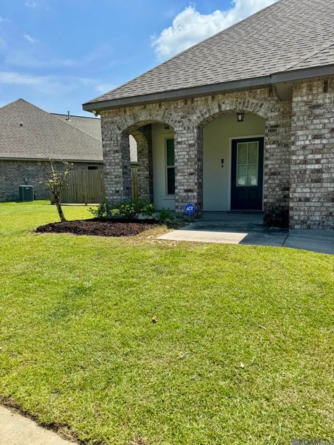 Homes For Rent - 7306 Kenilworth Crossing Ave<br/> Baton Rouge, LA 70820