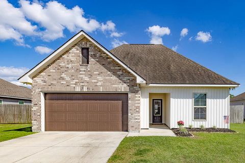 Homes For Sale - 108 Shadow Pointe Road<br/> Lafourche County, Thibodaux, LA 70301