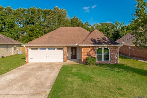Homes For Sale - 23621 S Southpoint Dr<br/> Denham Springs, LA 70726