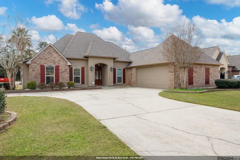 Homes For Sale - 1531 E City Place St<br/> Ascension County, Gonzales, LA 70737