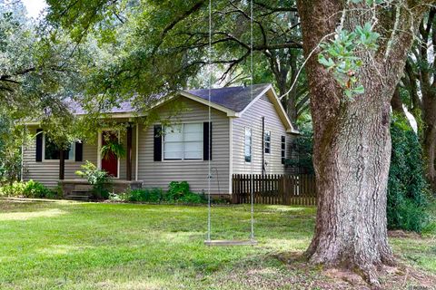 Homes For Sale - 2581 La Hwy 67<br/> Slaughter, LA 70777