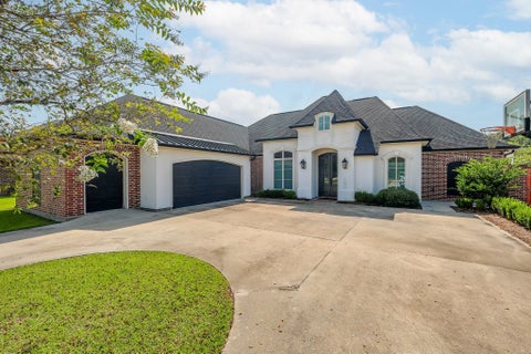 Homes For Sale - 104 Olivia Drive<br/> Thibodaux, LA 70301