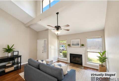 Townhouse For Rent - 9625 Siegen Ln<br/> East Baton Rouge County, Baton Rouge, LA 70810
