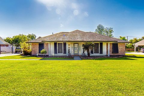Homes For Sale - 113 Nottingham Trail<br/> Houma, LA 70360