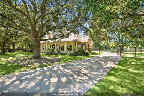 Homes For Sale - 1201 Mills Pointe Dr<br/> Zachary, LA 70791
