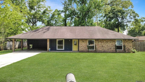 Homes For Sale - 8054 Minglewood Ave<br/> Denham Springs, LA 70706