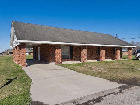 Homes For Sale - 1140 East Camellia Drive<br/> Thibodaux, LA 70301