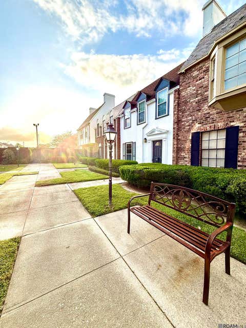 Townhouse For Sale - 10081 Jefferson Hwy<br/> Baton Rouge, LA 70809