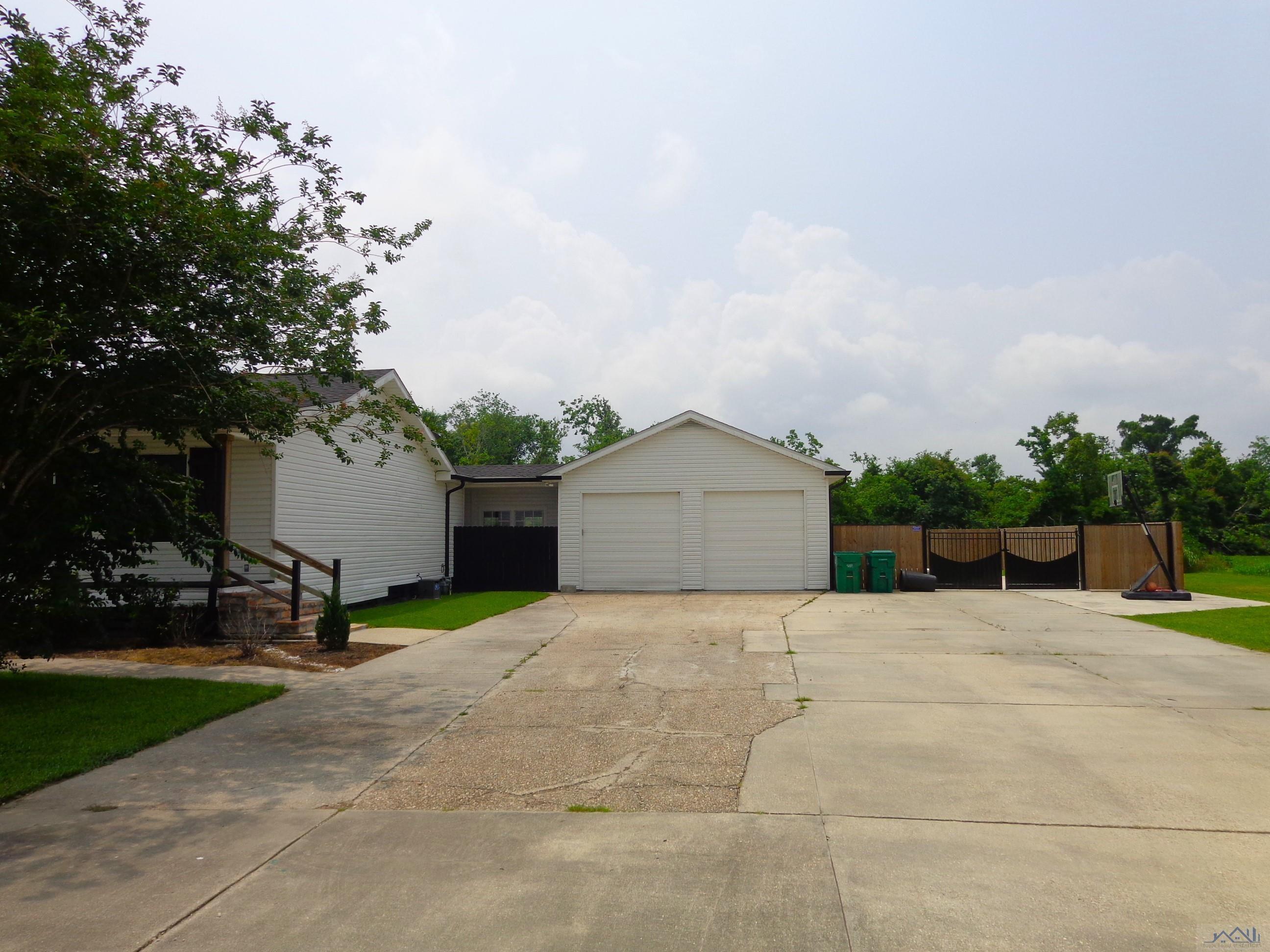317 Country Village Drive, Raceland, Louisiana image 3