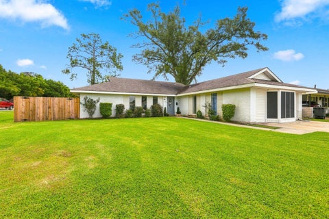Homes For Sale - 105 El Paso Blvd<br/> Terrebonne County, Houma, LA 70360