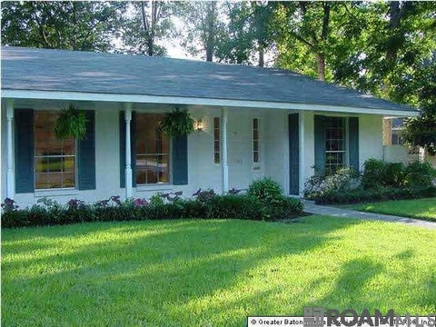 Homes For Sale - 10566 Goodwood Blvd<br/> Baton Rouge, LA 70815