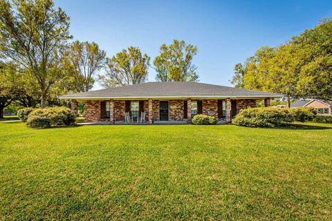 Homes For Sale - 2507 Bayou Blue Rd<br/> Houma, LA 70364