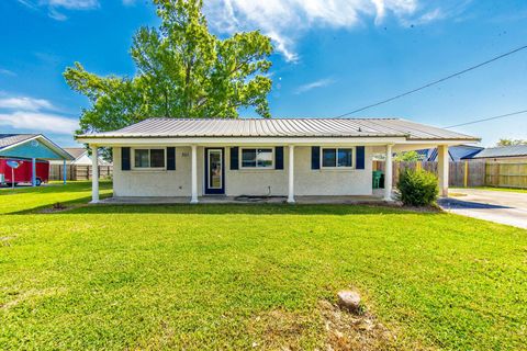 Homes For Sale - 201 Park Dr<br/> Thibodaux, LA 70301