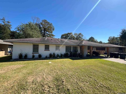Homes For Sale - 8860 Sharon Hills St<br/> Baton Rouge, LA 70811