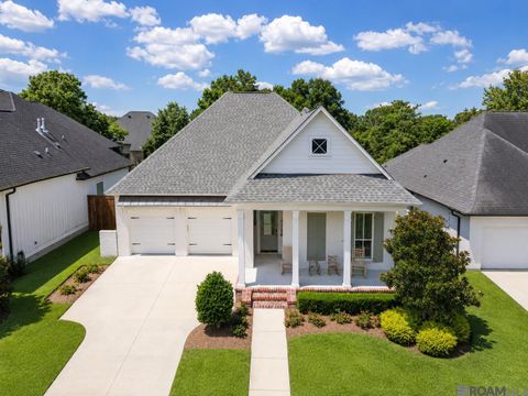 Homes For Sale - 18541 Oakland Crossing Blvd<br/> Ascension County, Prairieville, LA 70769