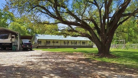 Mobile Home For Sale - 16954 Florida Blvd<br/> Holden, LA 70744