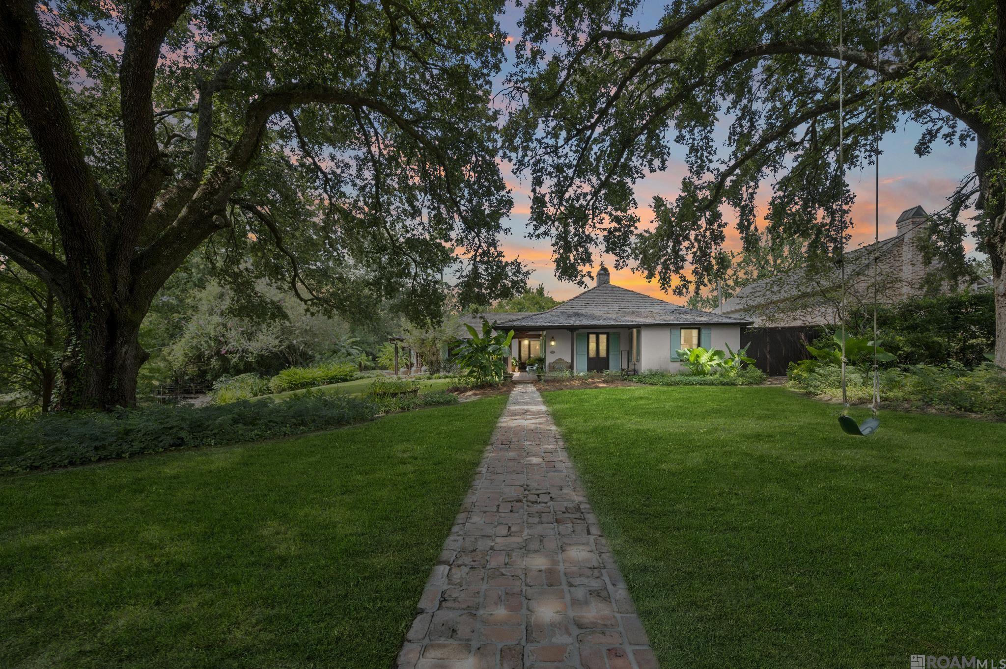 Baton Rouge, Louisiana, 70808, United States, 4 Bedrooms Bedrooms, ,5 BathroomsBathrooms,Residential,Active,1945865
