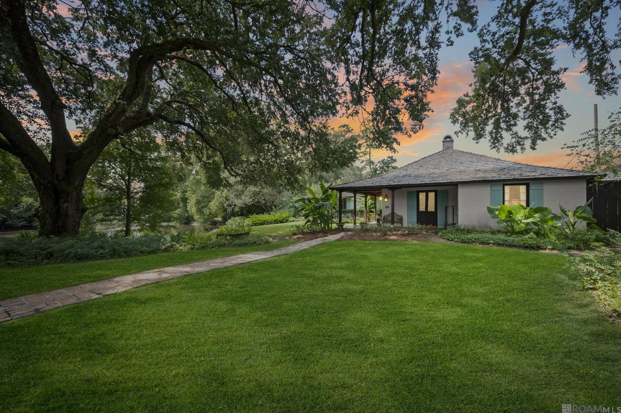 Baton Rouge, Louisiana, 70808, United States, 4 Bedrooms Bedrooms, ,5 BathroomsBathrooms,Residential,Active,1945865