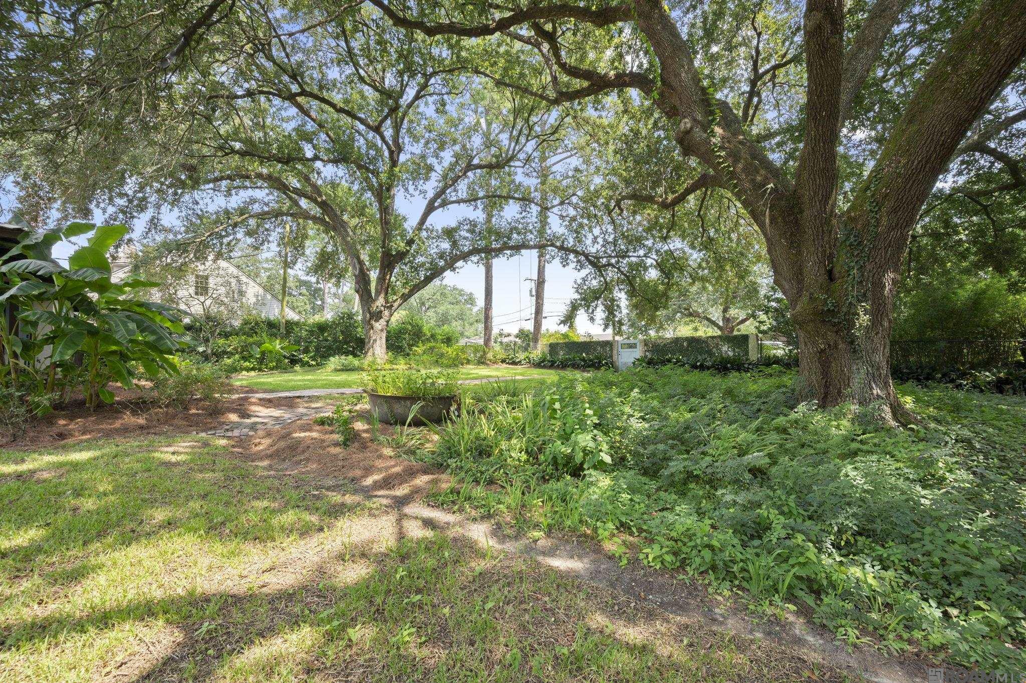 Baton Rouge, Louisiana, 70808, United States, 4 Bedrooms Bedrooms, ,5 BathroomsBathrooms,Residential,Active,1945865