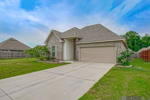 Homes For Sale - 8897 Dalwood Dr<br/> Denham Springs, LA 70726
