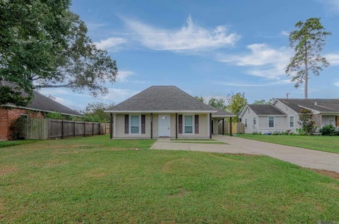 Homes For Sale - 7378 Robinson Dr<br/> Denham Springs, LA 70706