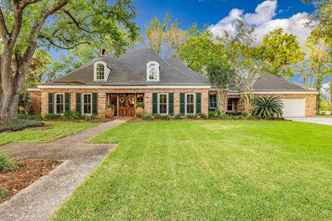 Homes For Sale - 305 Oak Alley Dr<br/> Houma, LA 70360